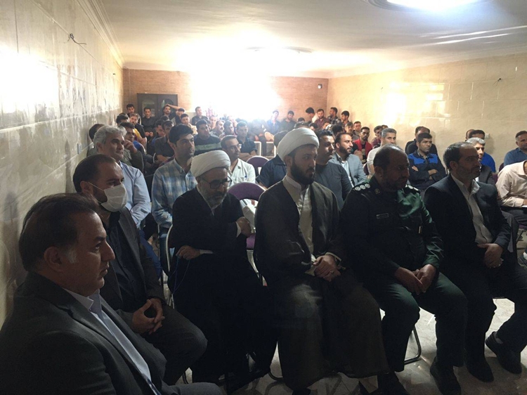 گرامیداشت هفته دفاع مقدس با حضور نماینده ولی فقیه در سپاه ، رییس اداره کار ،فرمانده بسیج،رییس اداره بنیاد شهید  بویین زهرا در کشتارگاه دشت بره