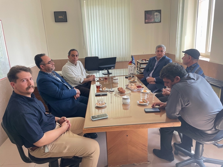 فرماندار تاکستان به مناسبت هفته دامپزشکی با کارکنان دامپزشکی دیدار و گفتگو کرد